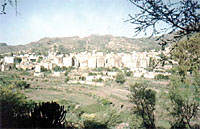 Scene of Dhi Al-Sufal city, embraced by surrounding green hills