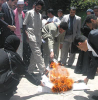 Journalists at YJS express their resentment by burning copies of al-Bilad newspaper. 	YT photo by Y. al-Mayasi