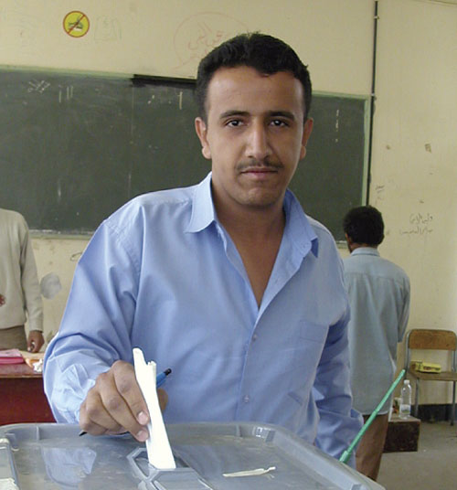 Young Yemeni men exercising their electoral rights. Photo by Yasser Al-Maysi
